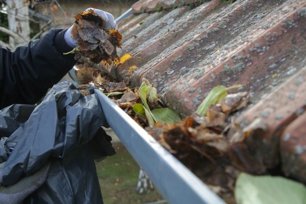 Commercial Gutter Unclogging in Turlock