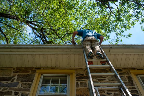 Industrial Gutter Cleaning in Turlock